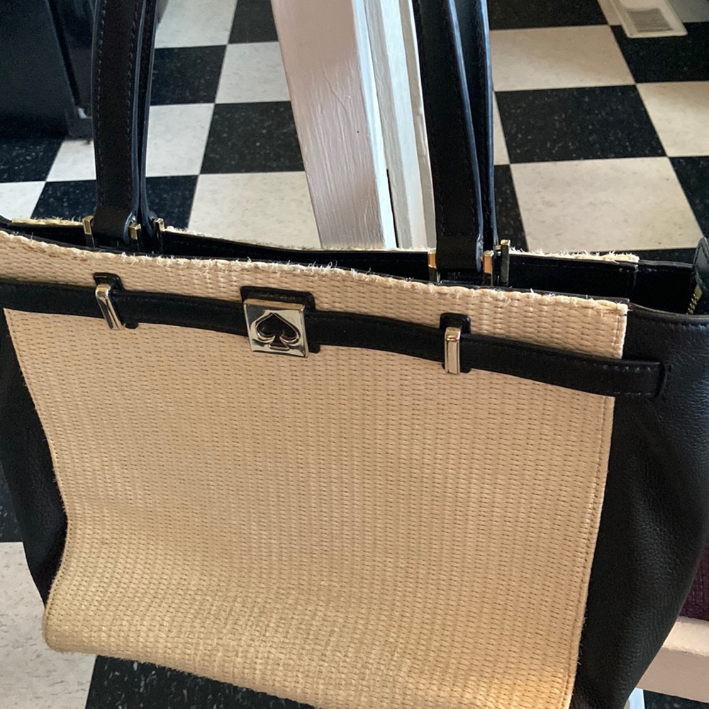 Kate Spade large straw tote in very good condition. A few worn spots pictured